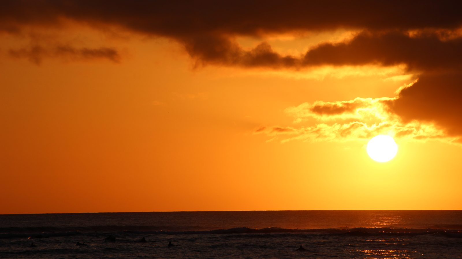 海に沈む夕日。「音声で予定を削除する機能を作った理由」のアイキャッチ画像